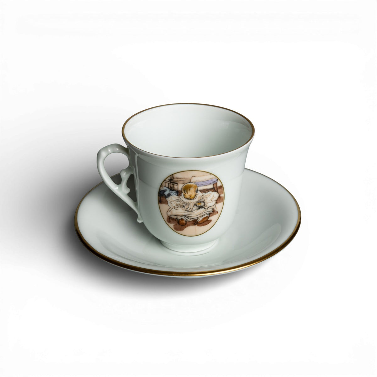 Decoro sopra smalto con dettagli in oro sulla tazza Carl Larsson di Bing&Grondahl
