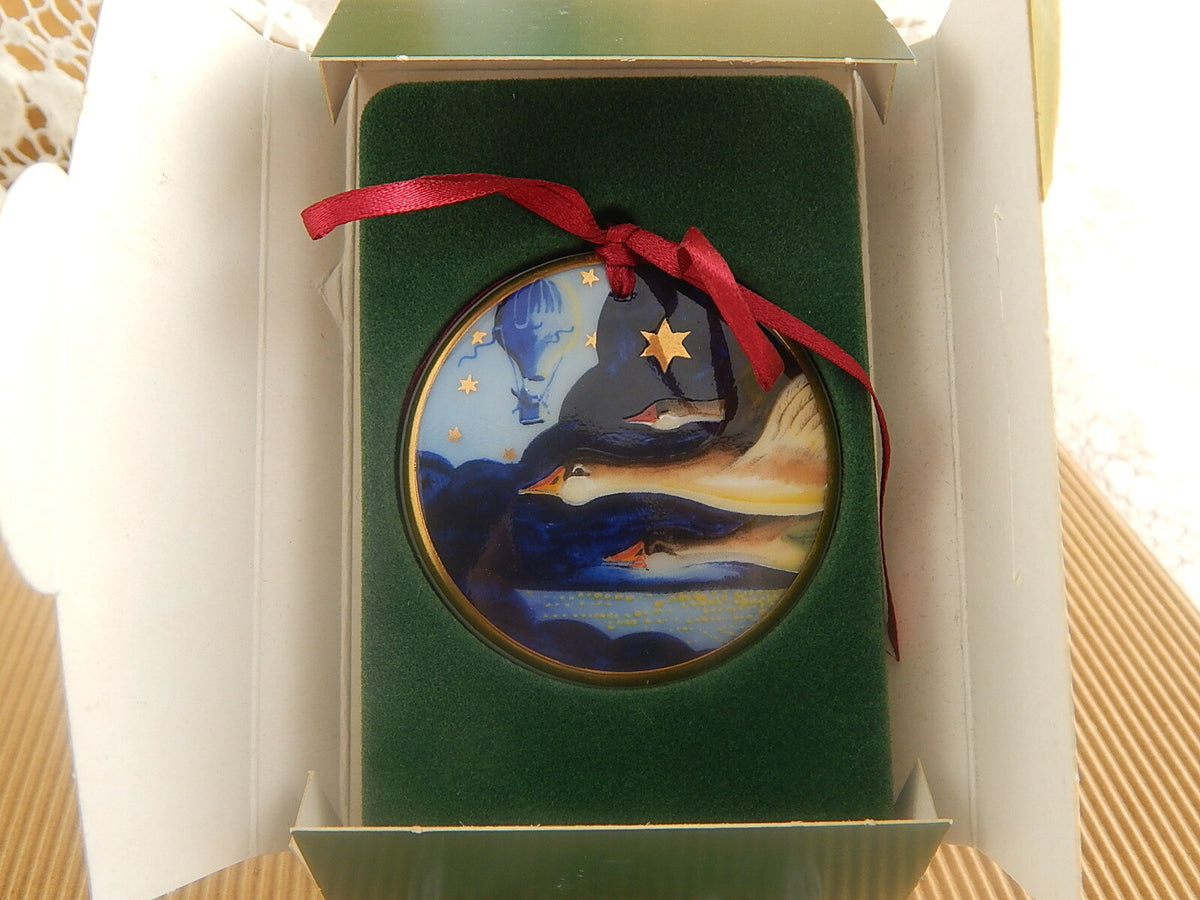 Bing&Grondahl ornamento di Natale Christmas Around the World 1999, Santa Leaves Europe in porcellana