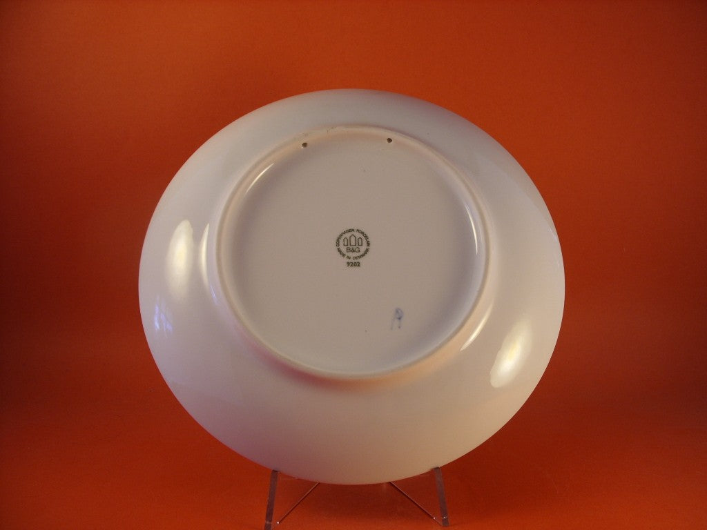 Piatto Bing&Grondahl BG 9202 con la Madonna e il Bambino, marchio con le Tre Torri
