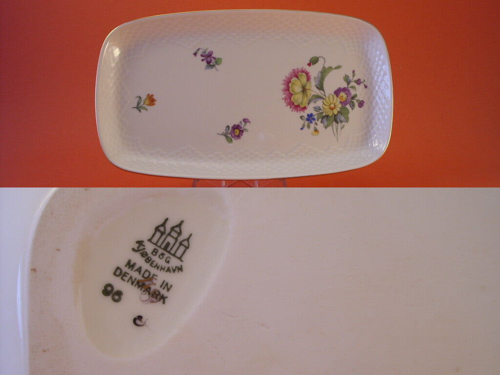 Bing&Grondahl piatto rettangolare con decoro floreale e fiori viola BG FLOREALE 96, pezzo da collezione
