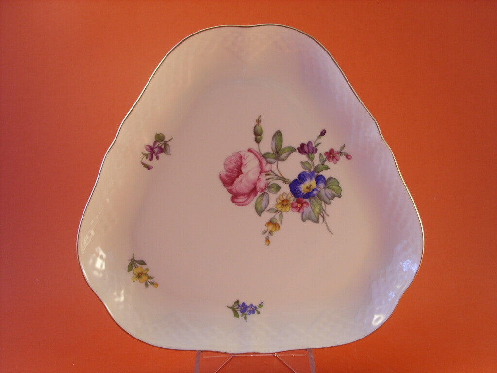Bing&Grondahl piatto triangolare con decoro floreale BG FLOREALE 40, porcellana danese