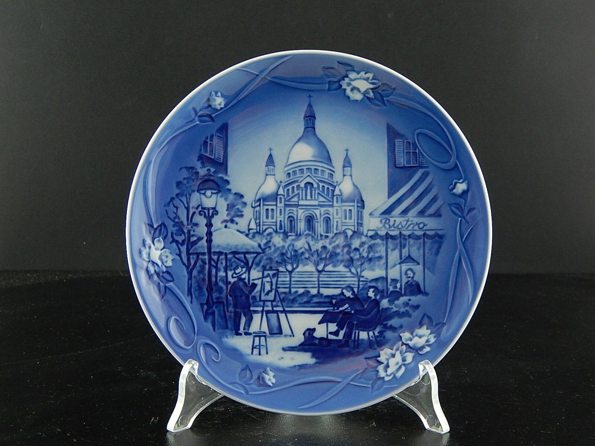 Bing&Grondahl piatto Places of Enchantment 1998, Paris con la basilica di Montmartre, porcellana danese blu cobalto