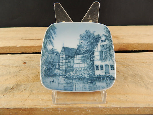 Bing&Grondahl Plaquette Piatto Den Gamle By Aarhus porcellana dipinta a mano, 8cm