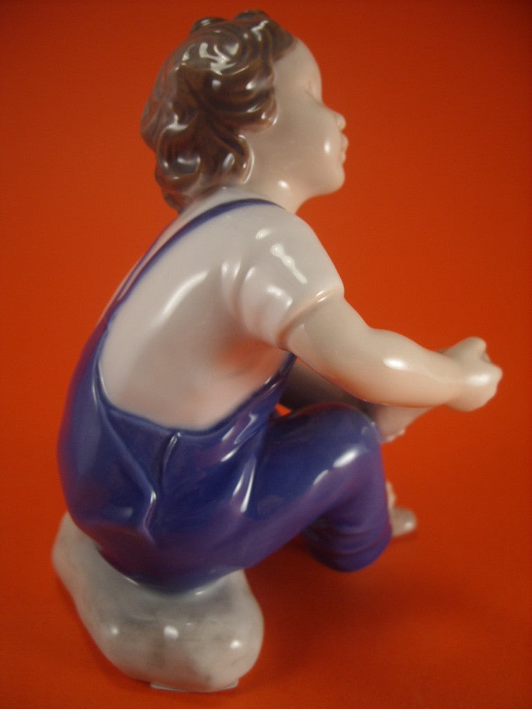 Statuina "Aiuto Mamma, Bambino con la Scarpa" Cod 2275 Bing&Grondahl porcellana autentica, 14 cm