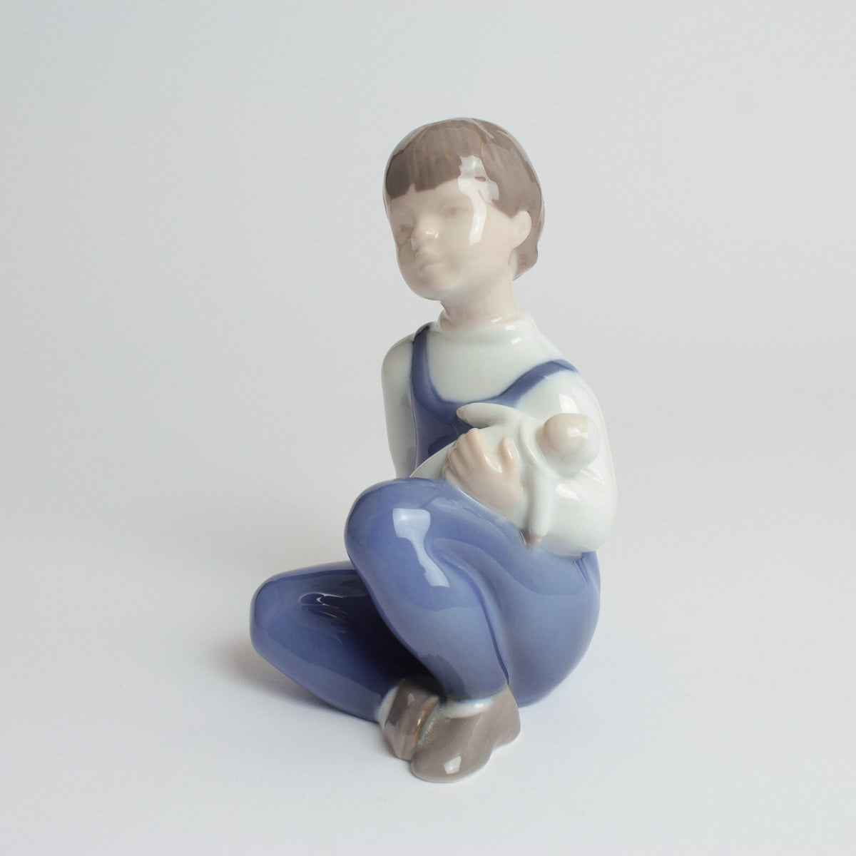 Statuina "Bambina con Bambola" Cod 2400 (Piccolo Difetto) Bing&Grondahl porcellana autentica, 9 cm