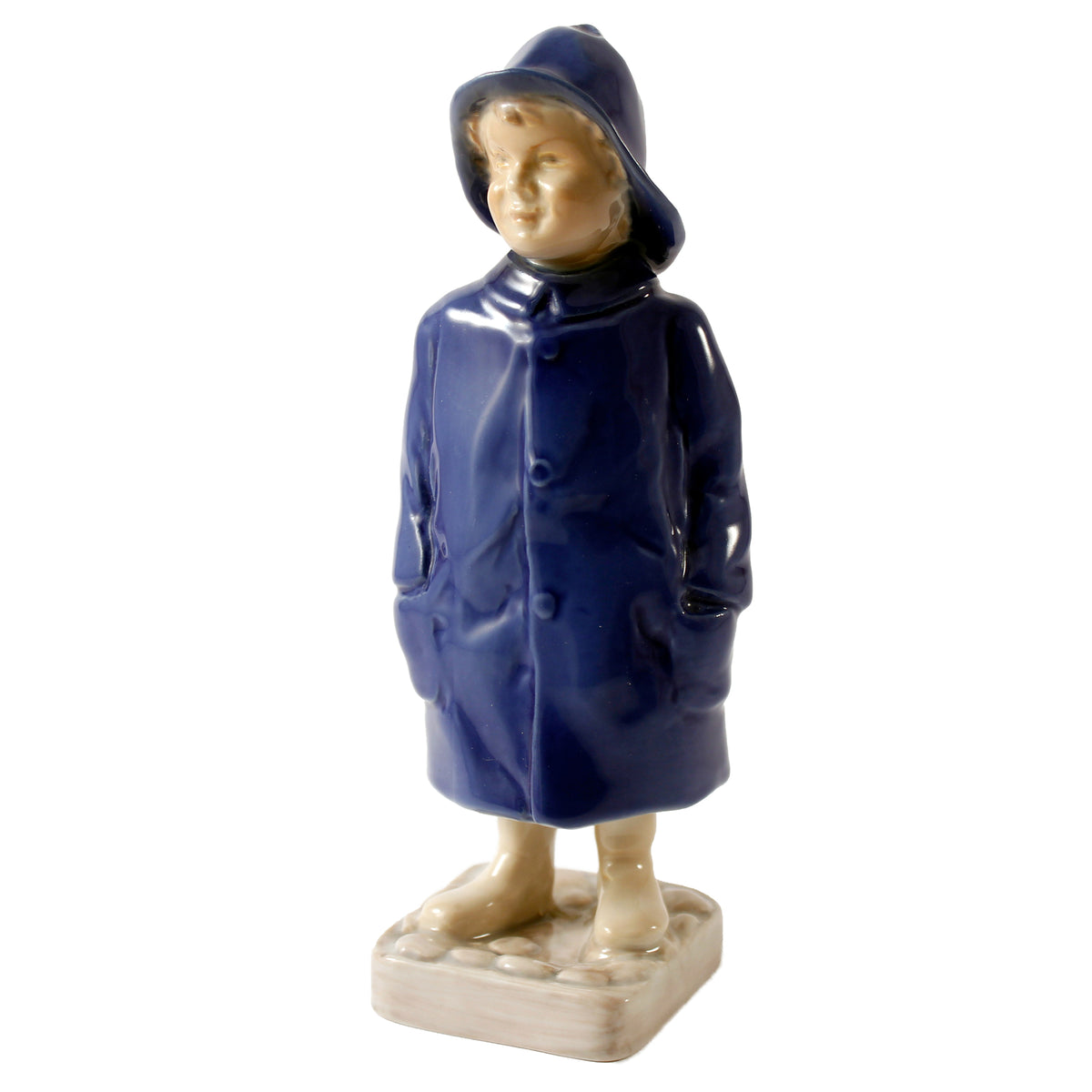 Bing&Grondahl Statuina "Bambino con l'Impermeabile" Cod 2532 porcellana dipinta a mano, 18 cm