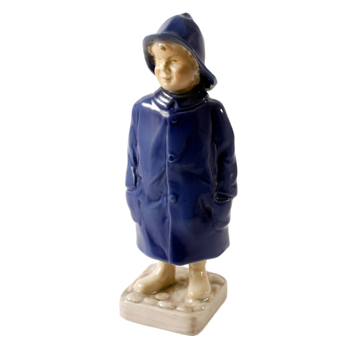 Statuina "Bambino con l'Impermeabile" Cod 2532 Bing&Grondahl porcellana autentica, 18 cm