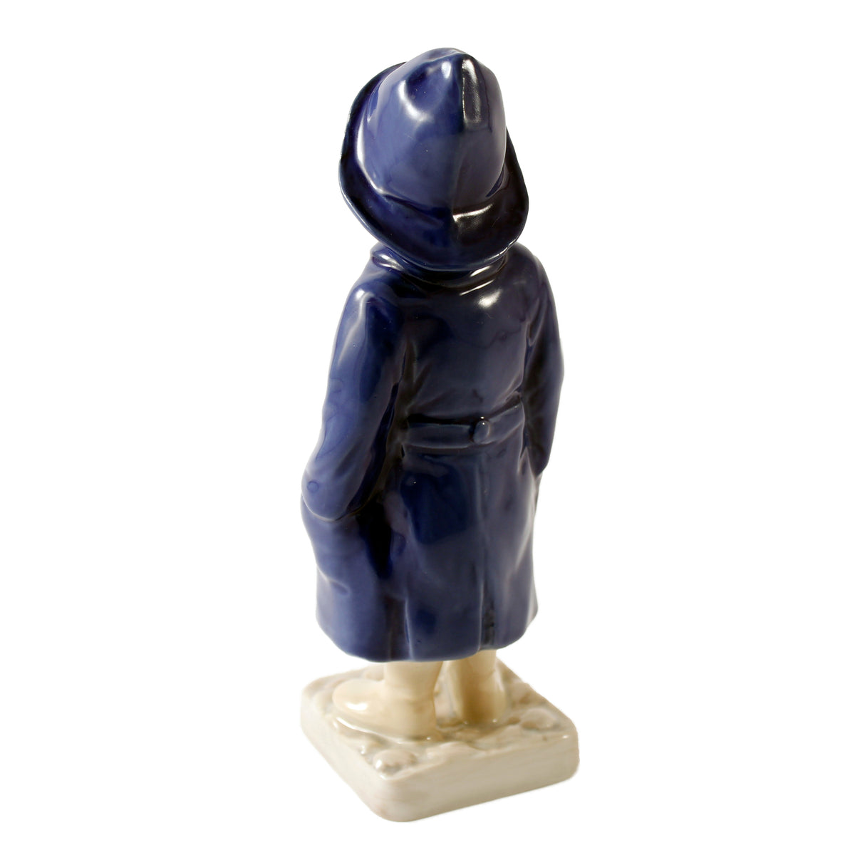 Statuina "Bambino con l'Impermeabile" Cod 2532 porcellana pezzo da collezione, 18 cm