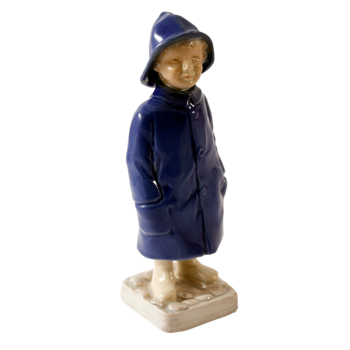 Statuina "Bambino con l'Impermeabile" Cod 2532 porcellana pezzo raro da collezione, 18 cm