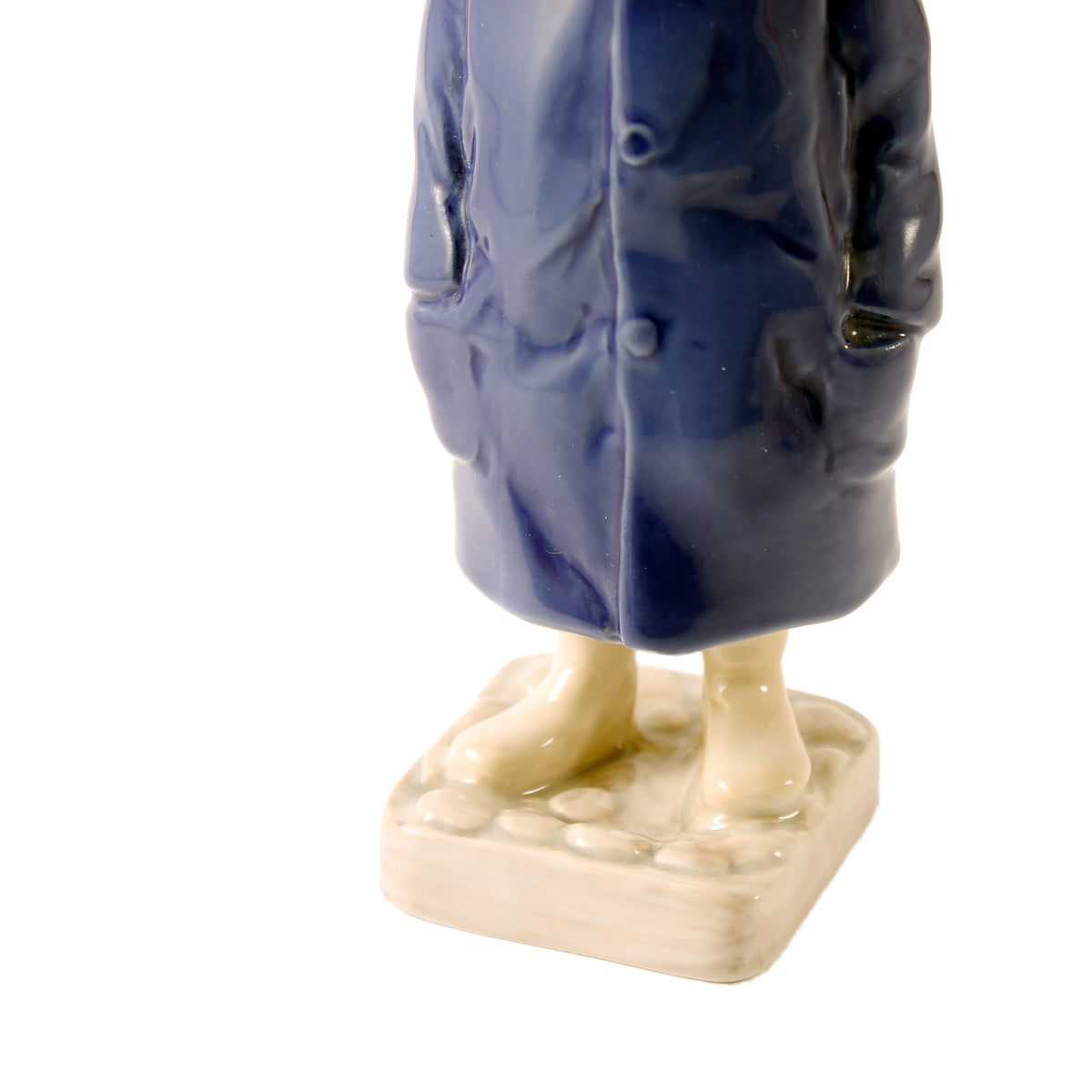 Statuina "Bambino con l'Impermeabile" Cod 2532 porcellana originale d'epoca, 18 cm