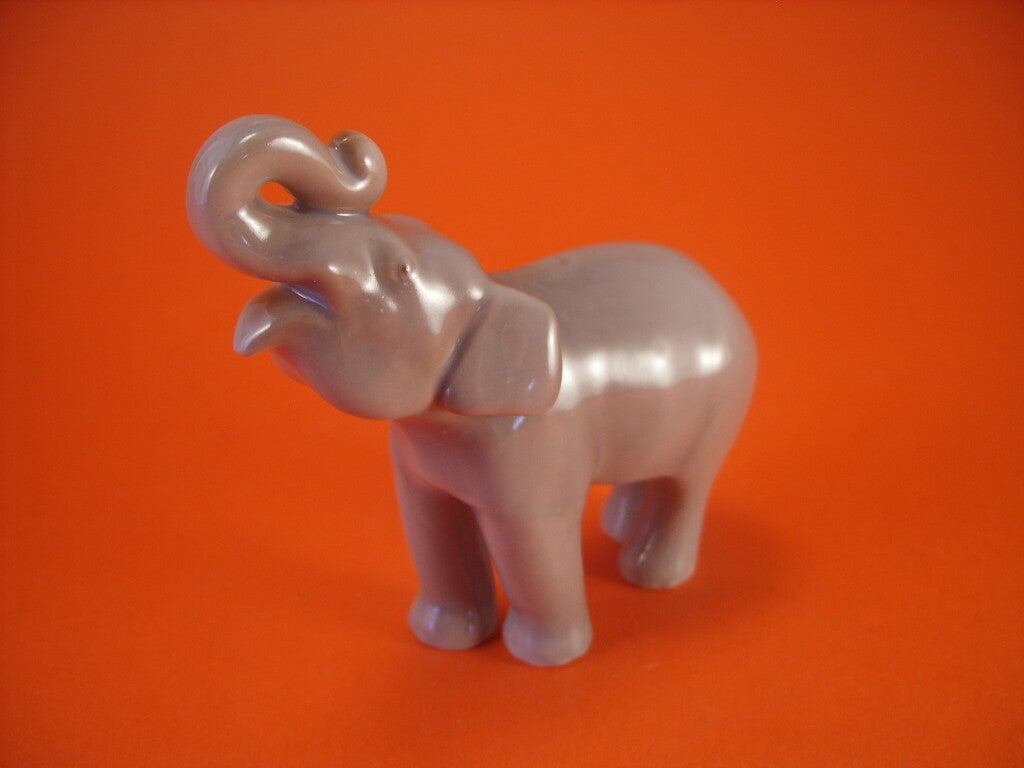 Bing&Grondahl Statuina "Cucciolo di Elefante" Cod 2140 (Seconda Scelta) porcellana dipinta a mano, 9 cm