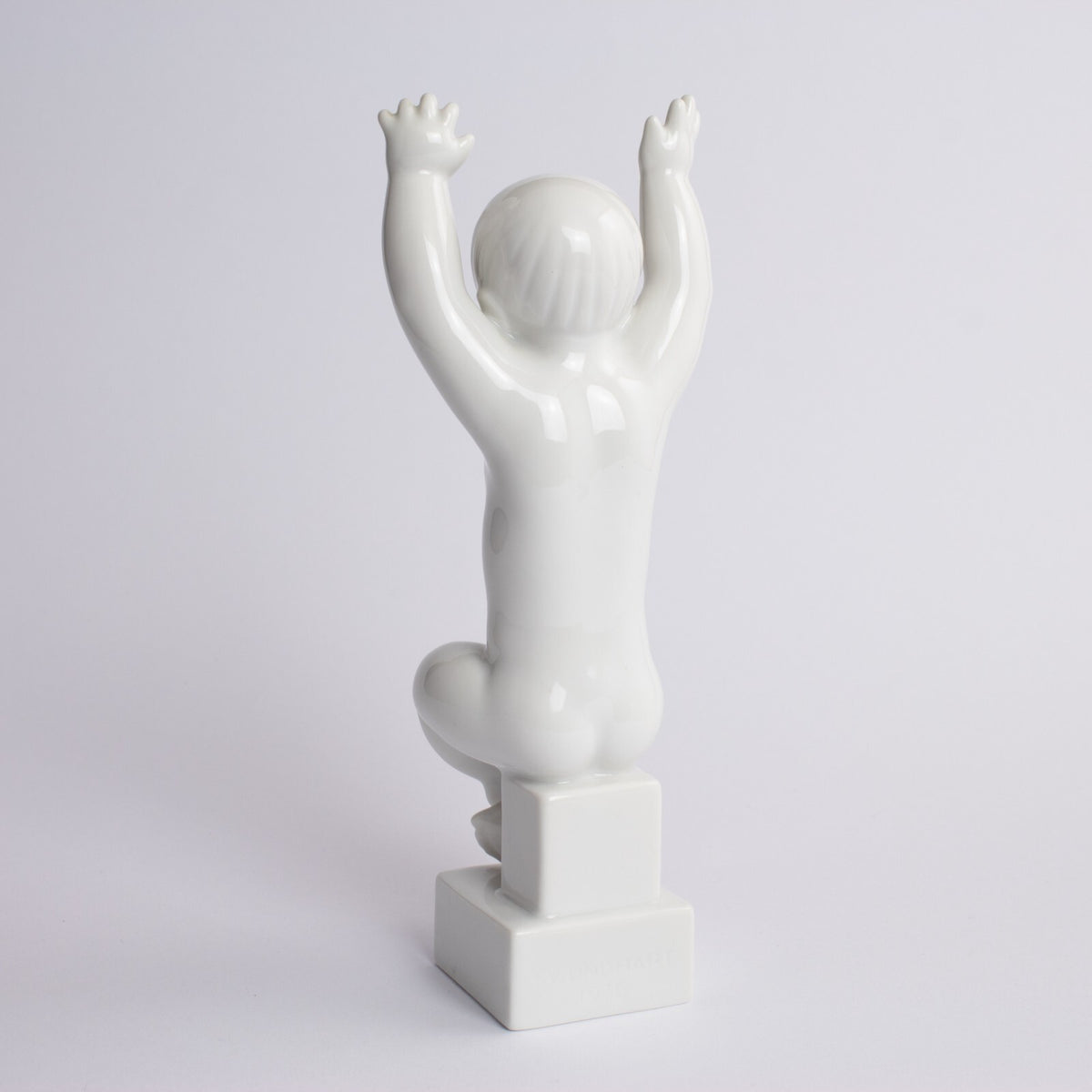 Statuina "Grande Così!" Cod 2229 (Blanc de Chine) porcellana pezzo da collezione, 18 cm