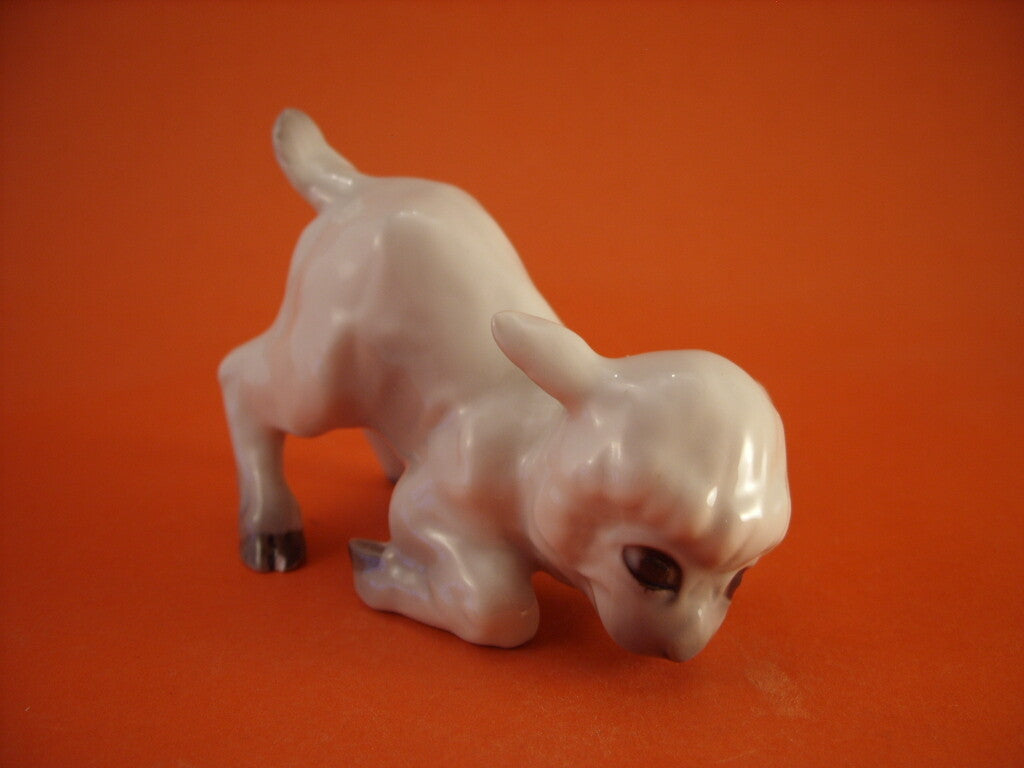 Bing&Grondahl Statuina in "Agnellino" Cod 2560 porcellana dipinta a mano, 8 cm
