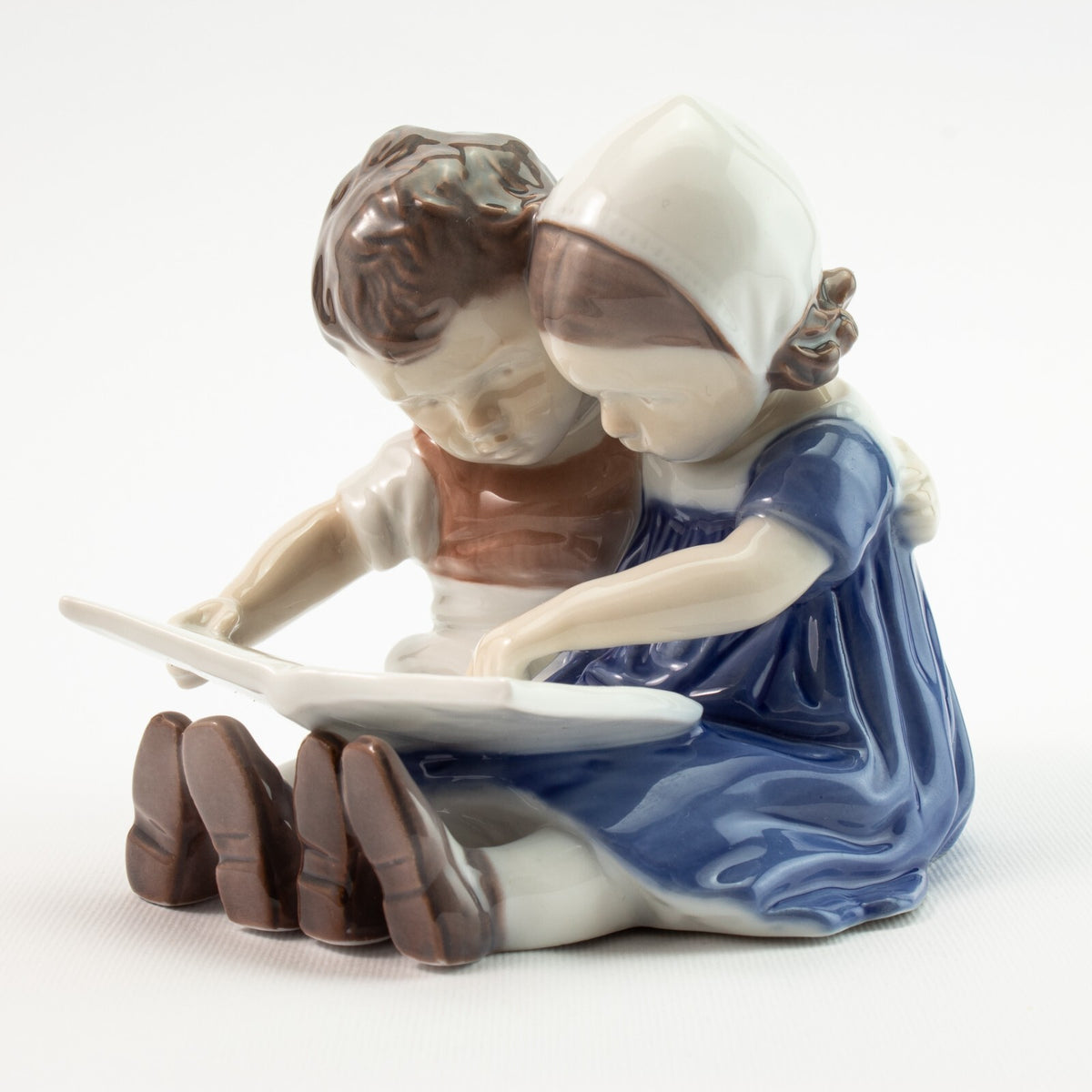 Statuina in "Bambini che Leggono" Cod 1567 Bing&Grondahl porcellana autentica, 10 cm