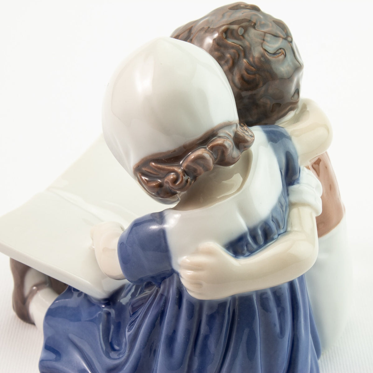 Statuina in "Bambini che Leggono" Cod 1567 porcellana pezzo raro da collezione, 10 cm