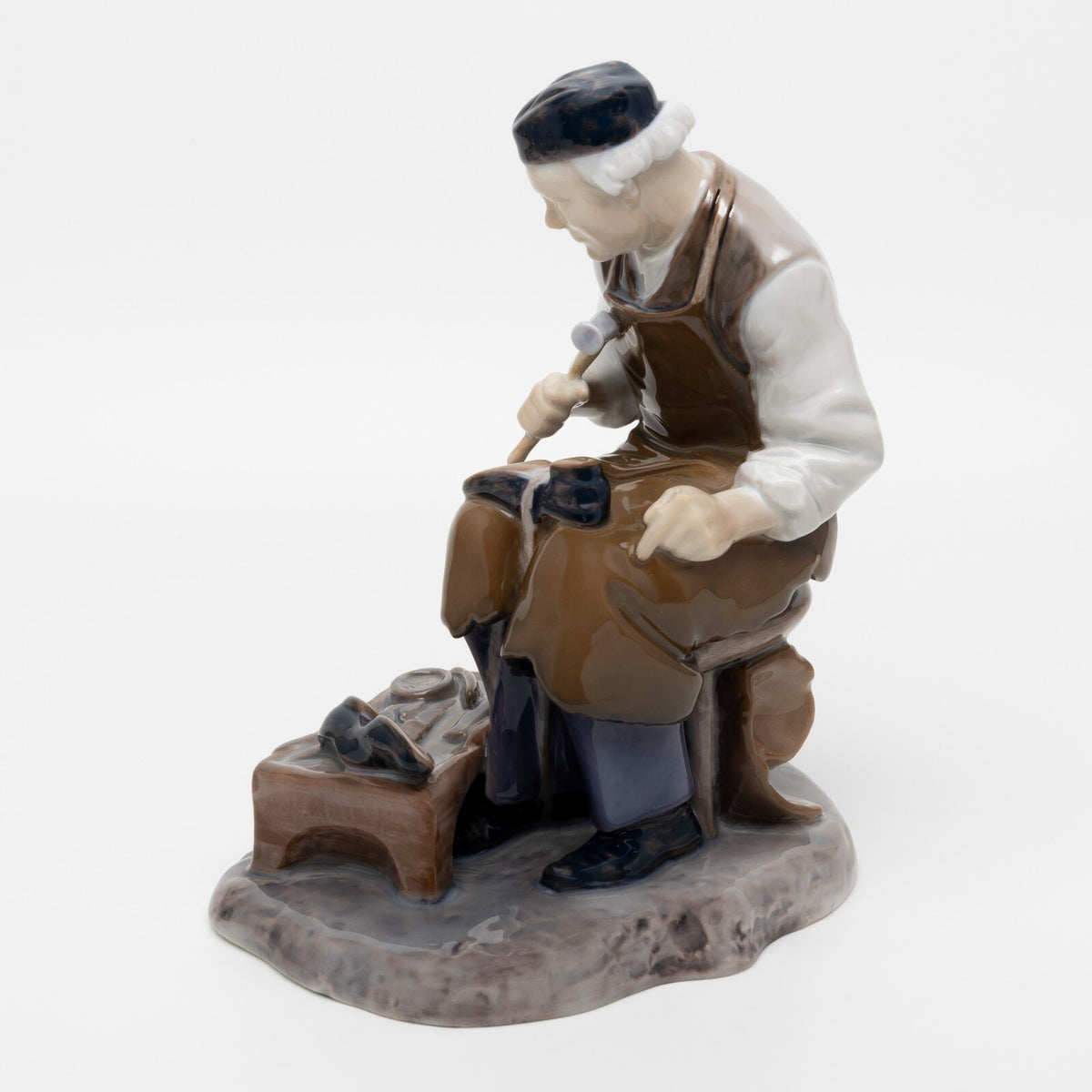 Bing&Grondahl Statuina in "Calzolaio" Cod 2228 decorazione porcellana da collezione, 22 cm