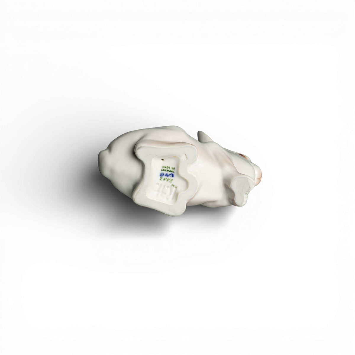 Statuina in "Coniglio Bianco" Cod 2442 porcellana pezzo da collezione, 10 cm