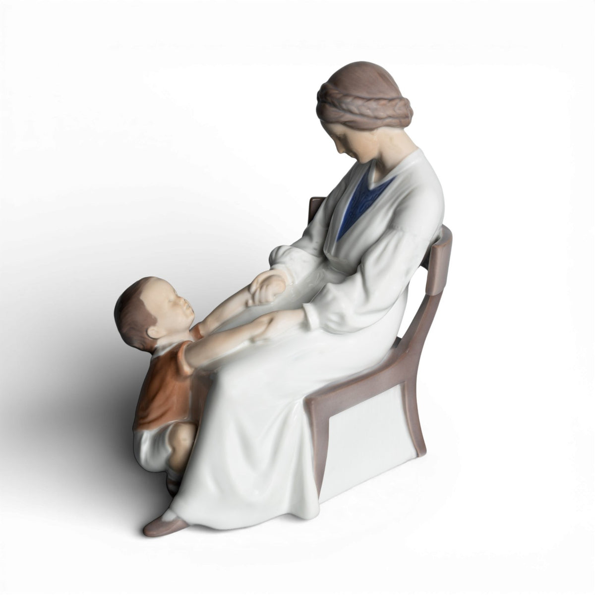Bing&Grondahl Statuina in "Dickie's Mama" Cod 1642 porcellana dipinta a mano, 22 cm