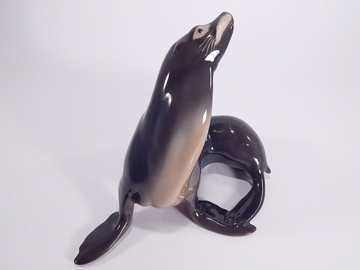 Statuina in "Foca" Cod 1733 porcellana pezzo da collezione, 17 cm
