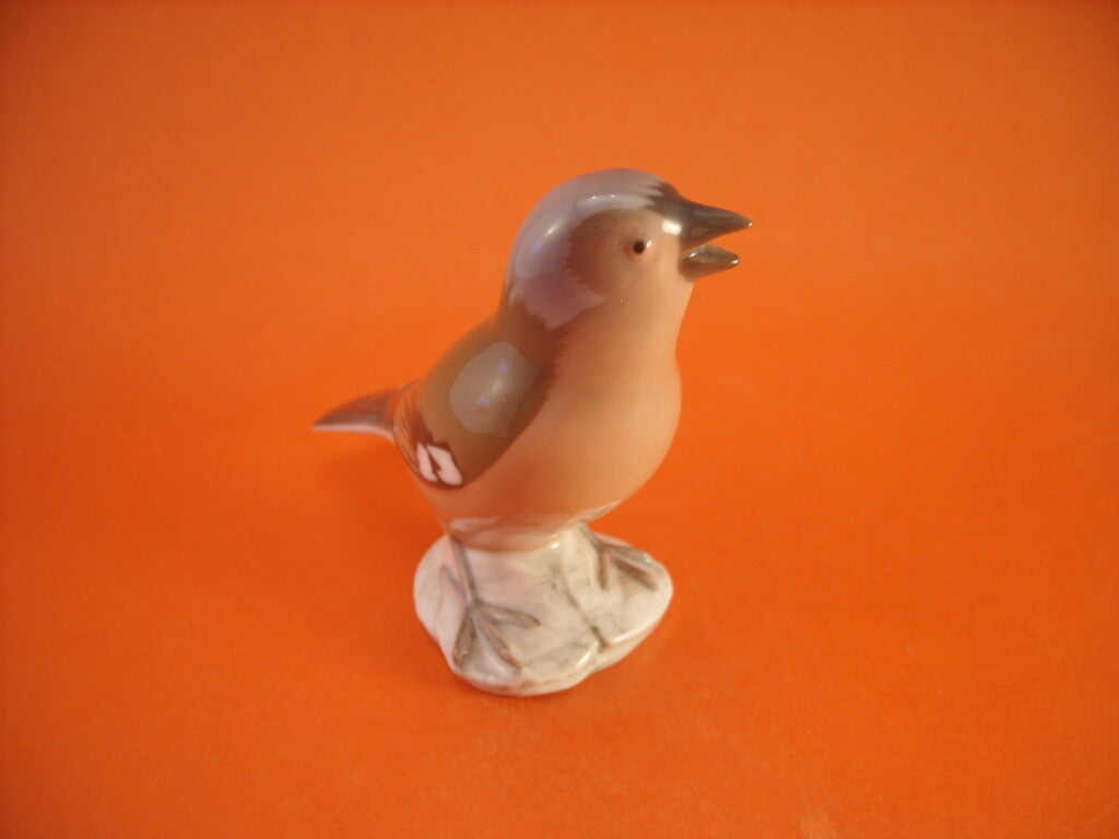 Statuina in "Fringuello" Cod 2322 porcellana pezzo da collezione, 10 cm
