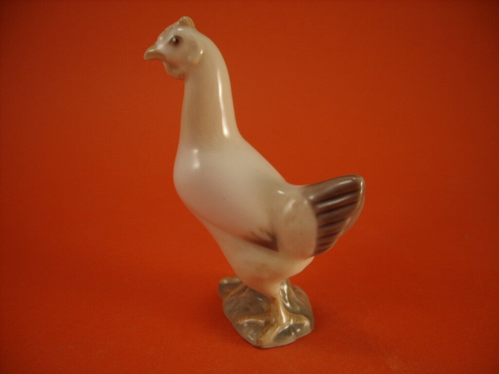 Statuina in "Gallina" Cod 2193 porcellana pezzo da collezione, 11 cm