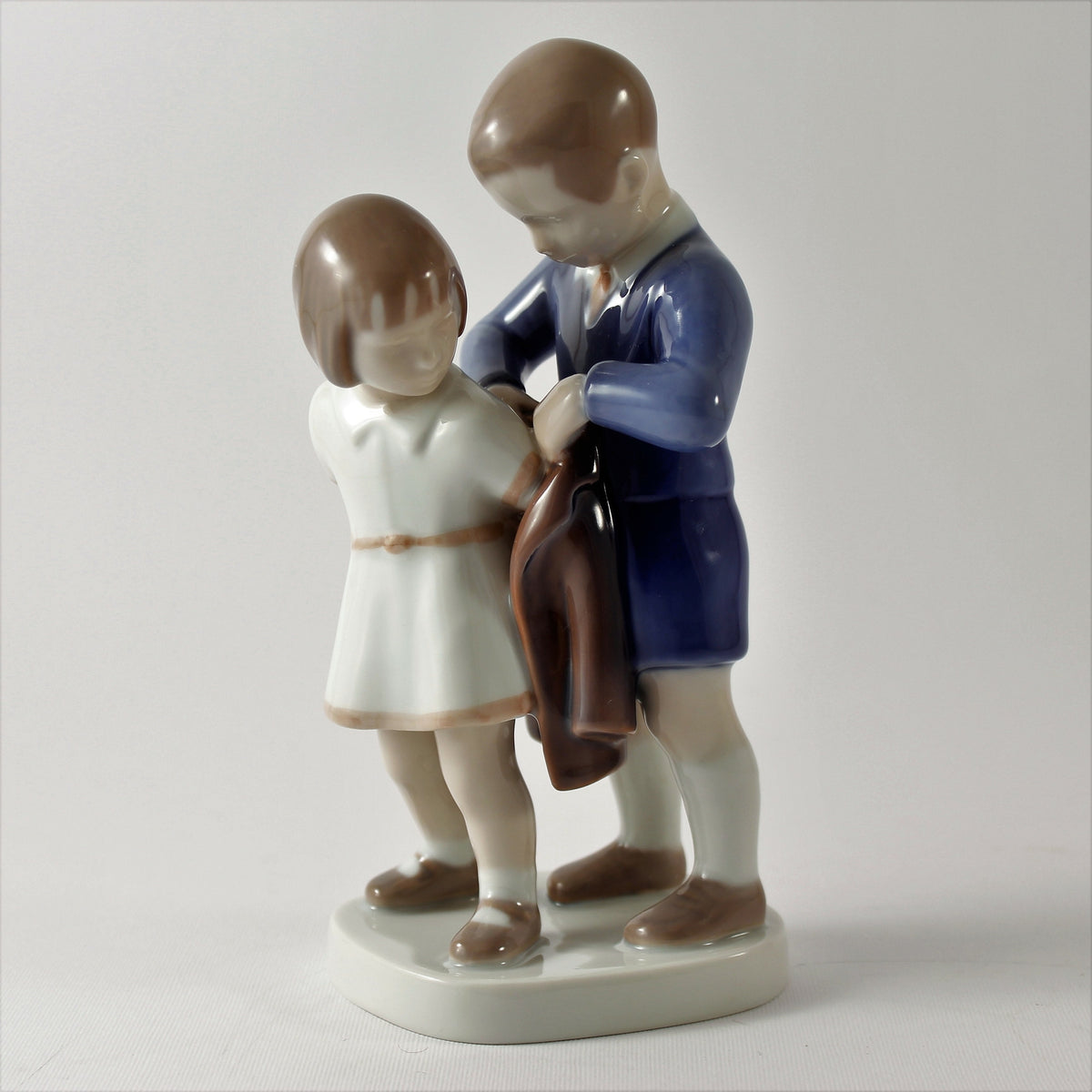 Bing&Grondahl Statuina in "Gentleman" Cod 2312 porcellana dipinta a mano, 19 cm