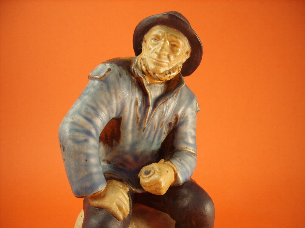 Statuina in Gres "Il Vecchio Pescatore" Cod 2370 Bing&Grondahl porcellana autentica, 22 cm