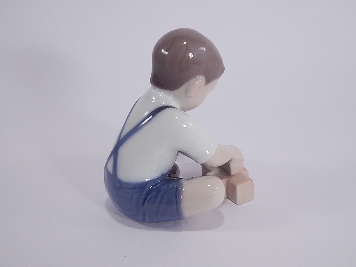 Bing&Grondahl Statuina in "Il Piccolo Costruttore" Cod 2306 decorazione porcellana da collezione, 10 cm