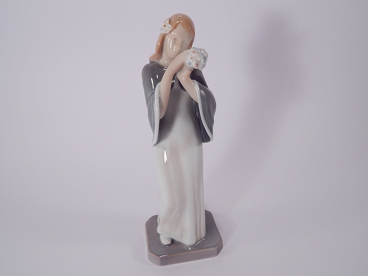 Bing&Grondahl Statuina in "Ofelia" Cod 2409 porcellana dipinta a mano, 22 cm