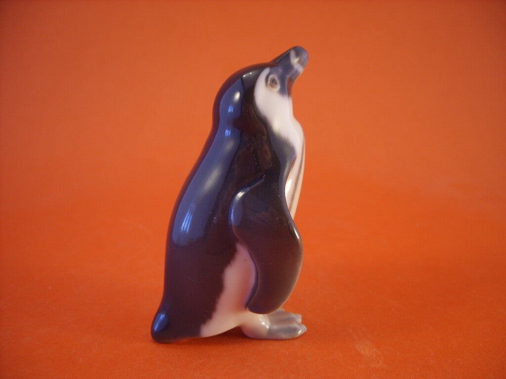 Statuina in "Piccolo Pinguino" Cod 1821 porcellana pezzo da collezione, 8 cm