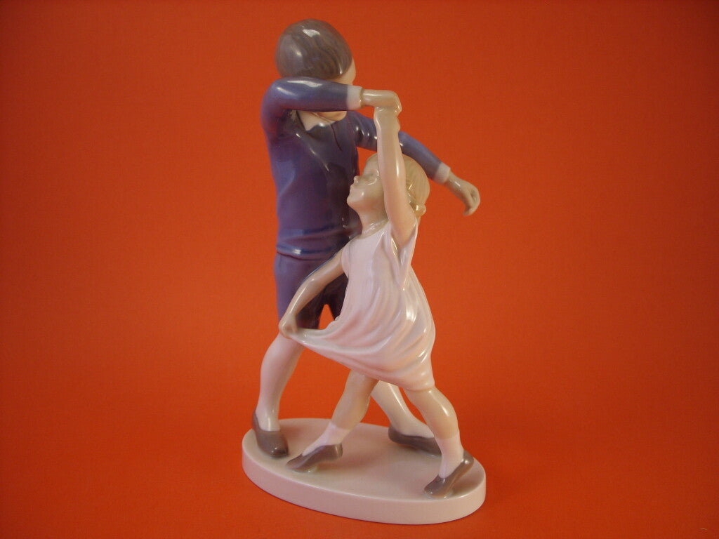 Bing&Grondahl Statuina in "Scuola di Danza" Cod 1845 porcellana dipinta a mano, 22 cm
