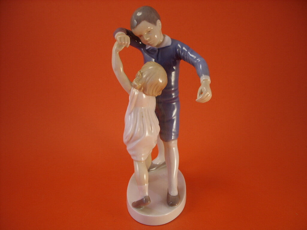 Statuina in "Scuola di Danza" Cod 1845 Bing&Grondahl porcellana autentica, 22 cm