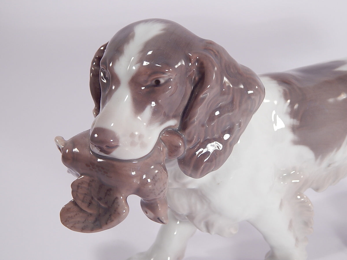 Statuina in "Spaniel con Preda" Cod 2061 porcellana pezzo da collezione, 15 cm