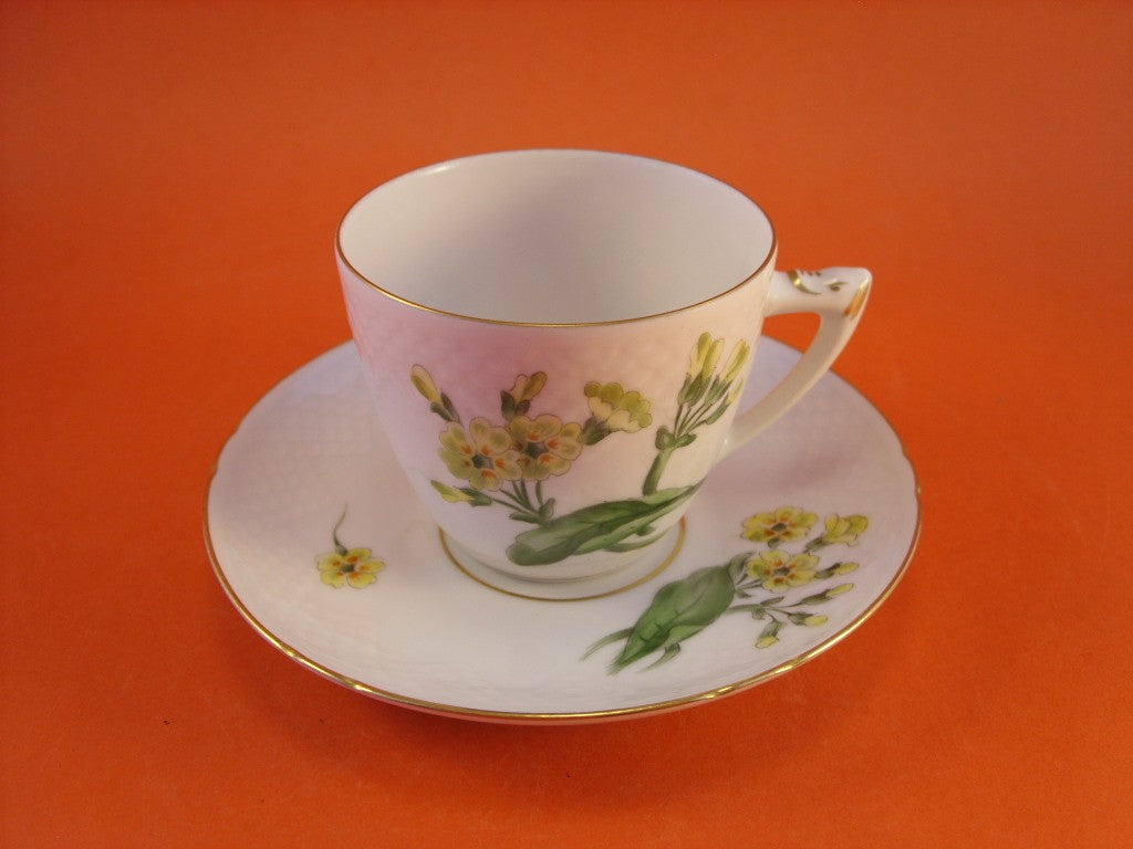 Tazza Bing&Grondahl Primula in rilievo decorata a mano