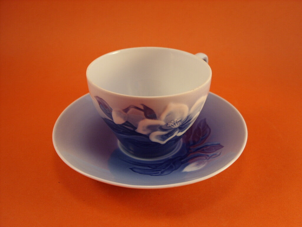 Servizio Elleboro Bing&Grondahl: tazza da tè con piattino in porcellana