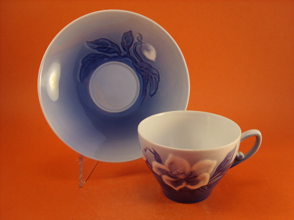 Tazza da Tè con Piattino del servizio Elleboro Bing&Grondahl, decoro Rosa di Natale