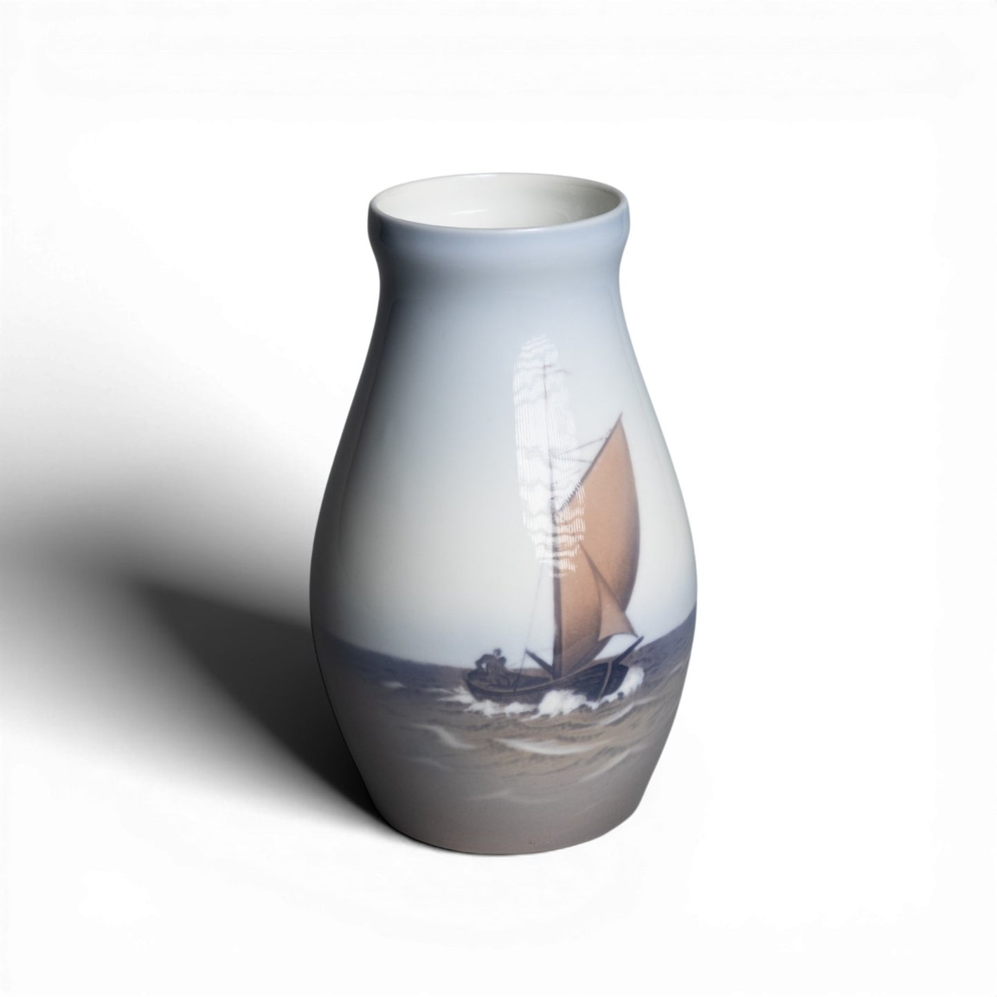 Vaso in "Barca a Vela" cod 524-140 porcellana pezzo da collezione, cm 15
