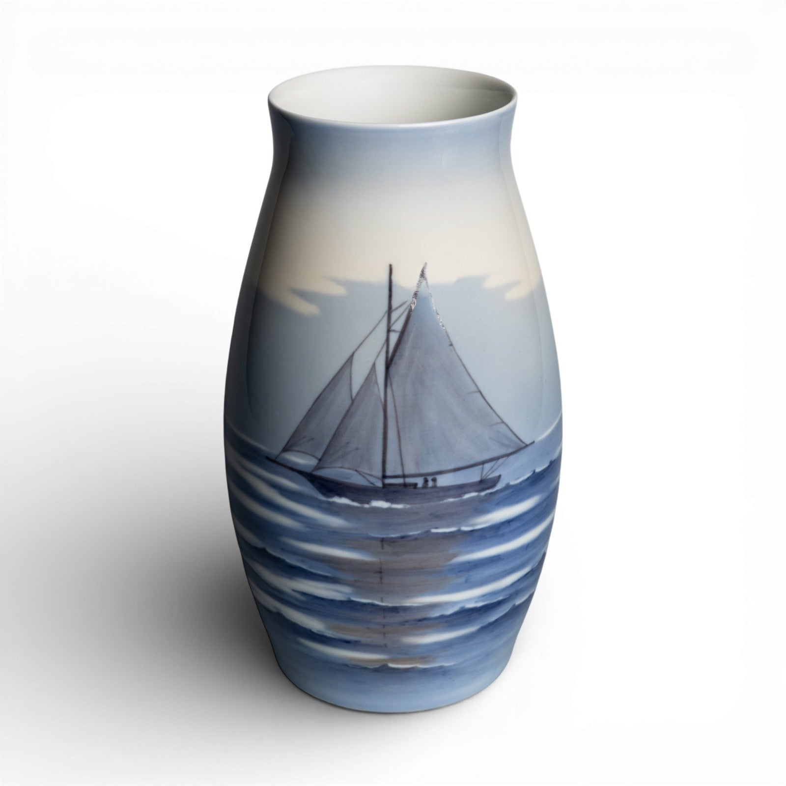 Bing&Grondahl Vaso in "Barca a Vela" cod 830-5247 porcellana dipinta a mano, cm 22