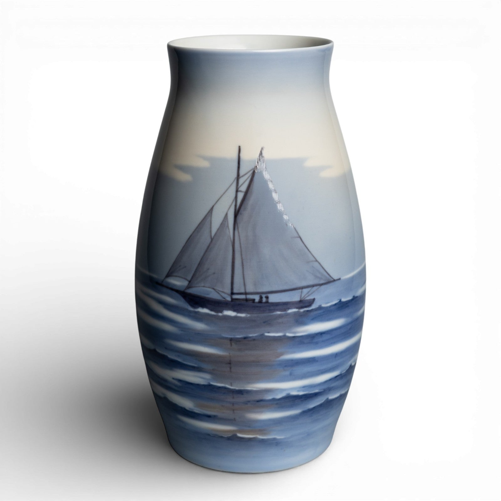 Vaso in "Barca a Vela" cod 830-5247 porcellana pezzo raro da collezione, cm 22