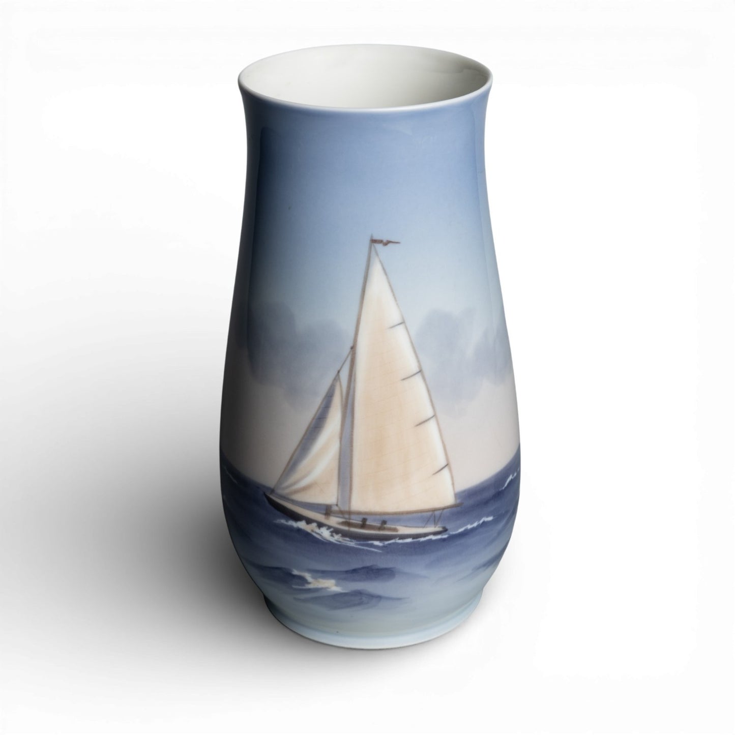 Bing&Grondahl Vaso in "Barca a Vela" cod 8666-209 porcellana dipinta a mano, cm 21