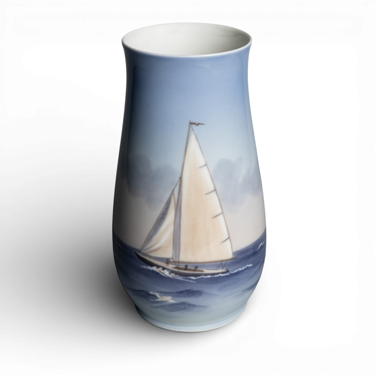 Bing&Grondahl Vaso in "Barca a Vela" cod 8666-209 porcellana dipinta a mano, cm 21