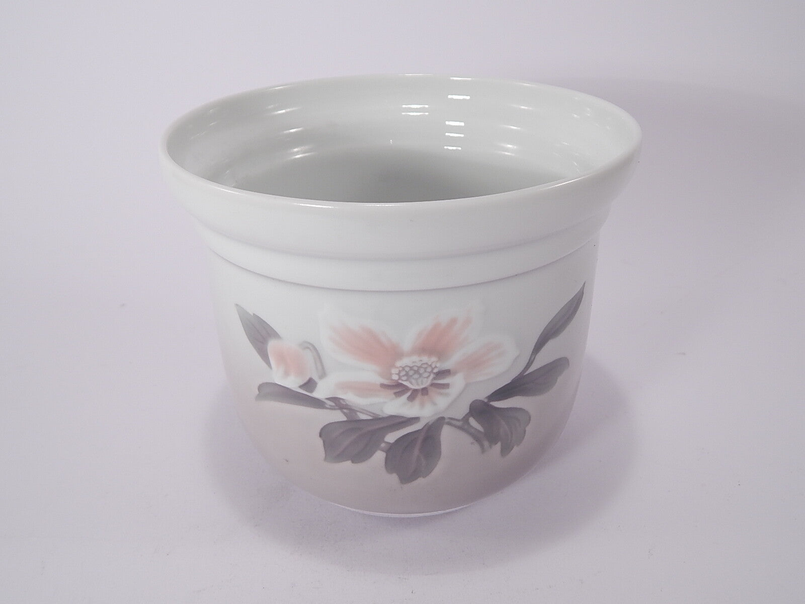 Bing&Grondahl Vaso in "Cache Pot Porta Vaso" cod 668 porcellana dipinta a mano, cm 11,5