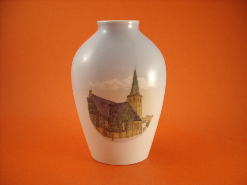 Bing&Grondahl Vaso in "Chiesa" cod 1359/5239 porcellana dipinta a mano, cm 18