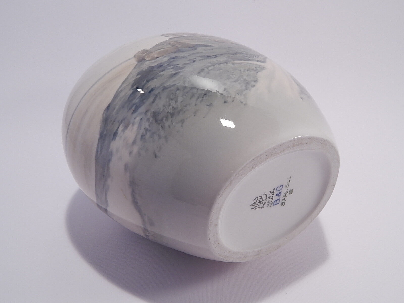 Vaso in "Dolmen in Paesaggio Danese" cod 8706-506 porcellana pezzo da collezione, cm 25