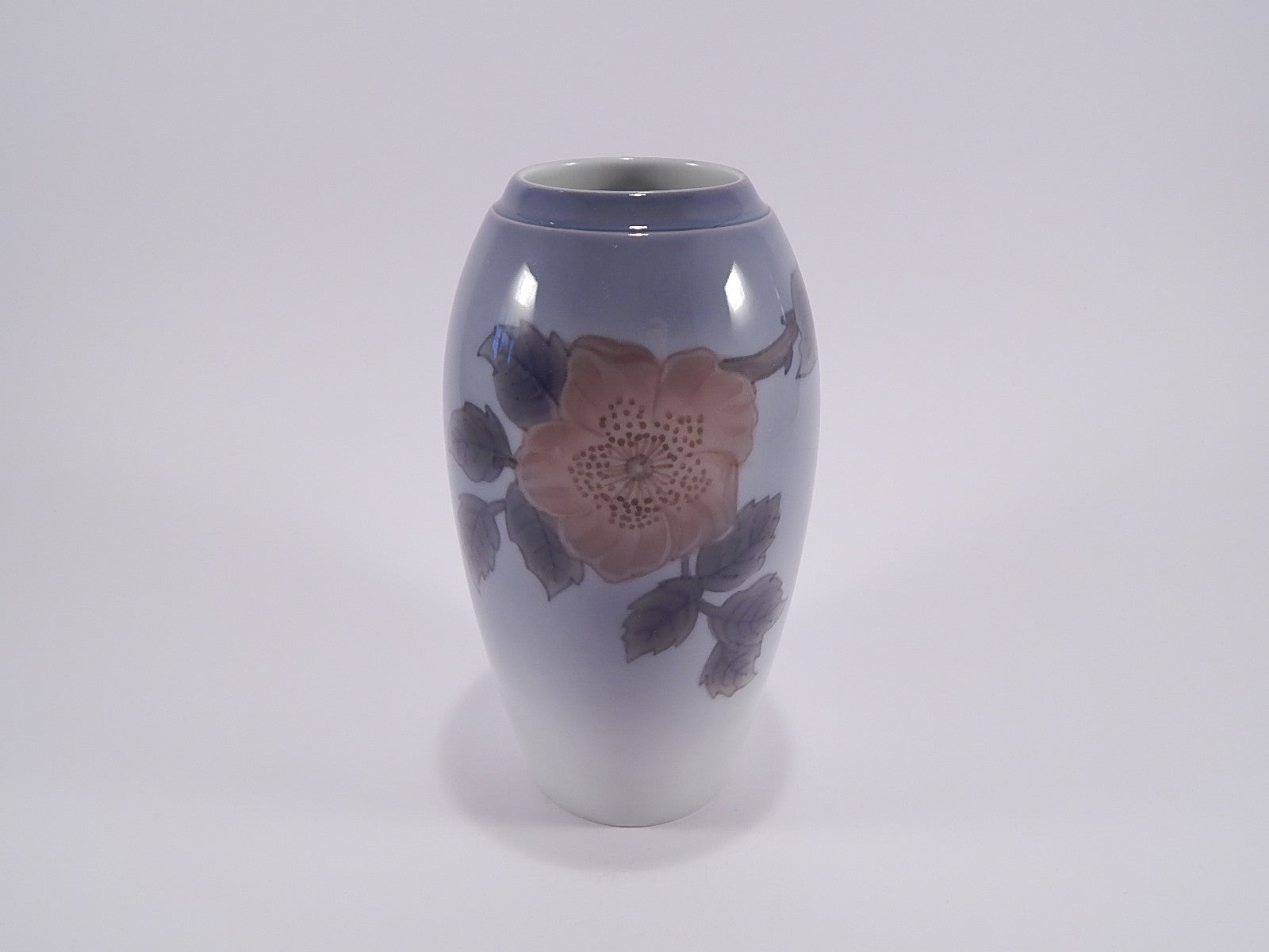Bing&Grondahl Vaso in "La Rosa Canina" cod 365/5251 porcellana dipinta a mano, cm 19