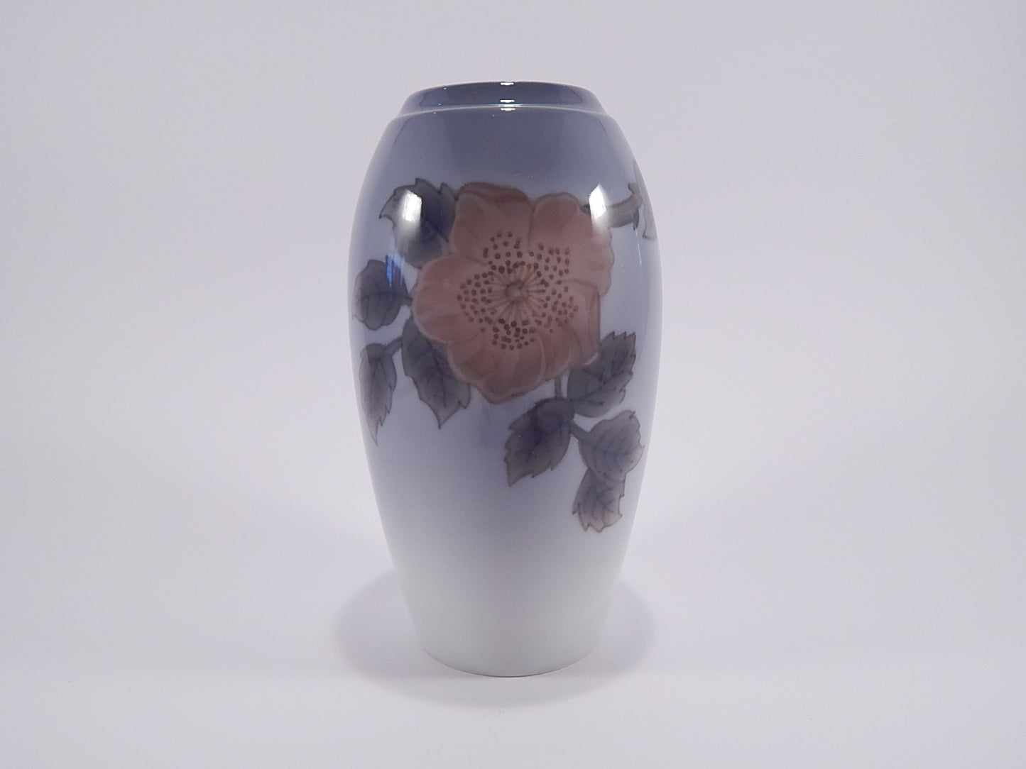 Vaso in "La Rosa Canina" cod 365/5251 Bing&Grondahl porcellana autentica, cm 19