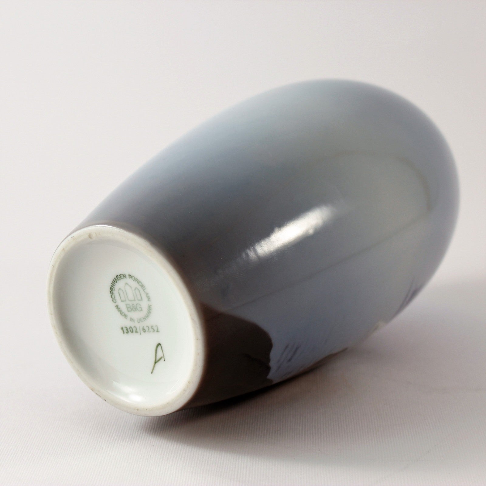Vaso in "La Sirenetta" cod 1302/6252 porcellana pezzo da collezione, cm 19