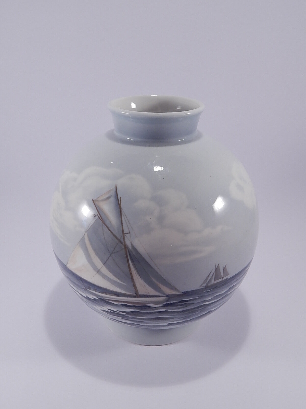 Vaso in "Marina" cod 8781 porcellana pezzo da collezione, cm 26