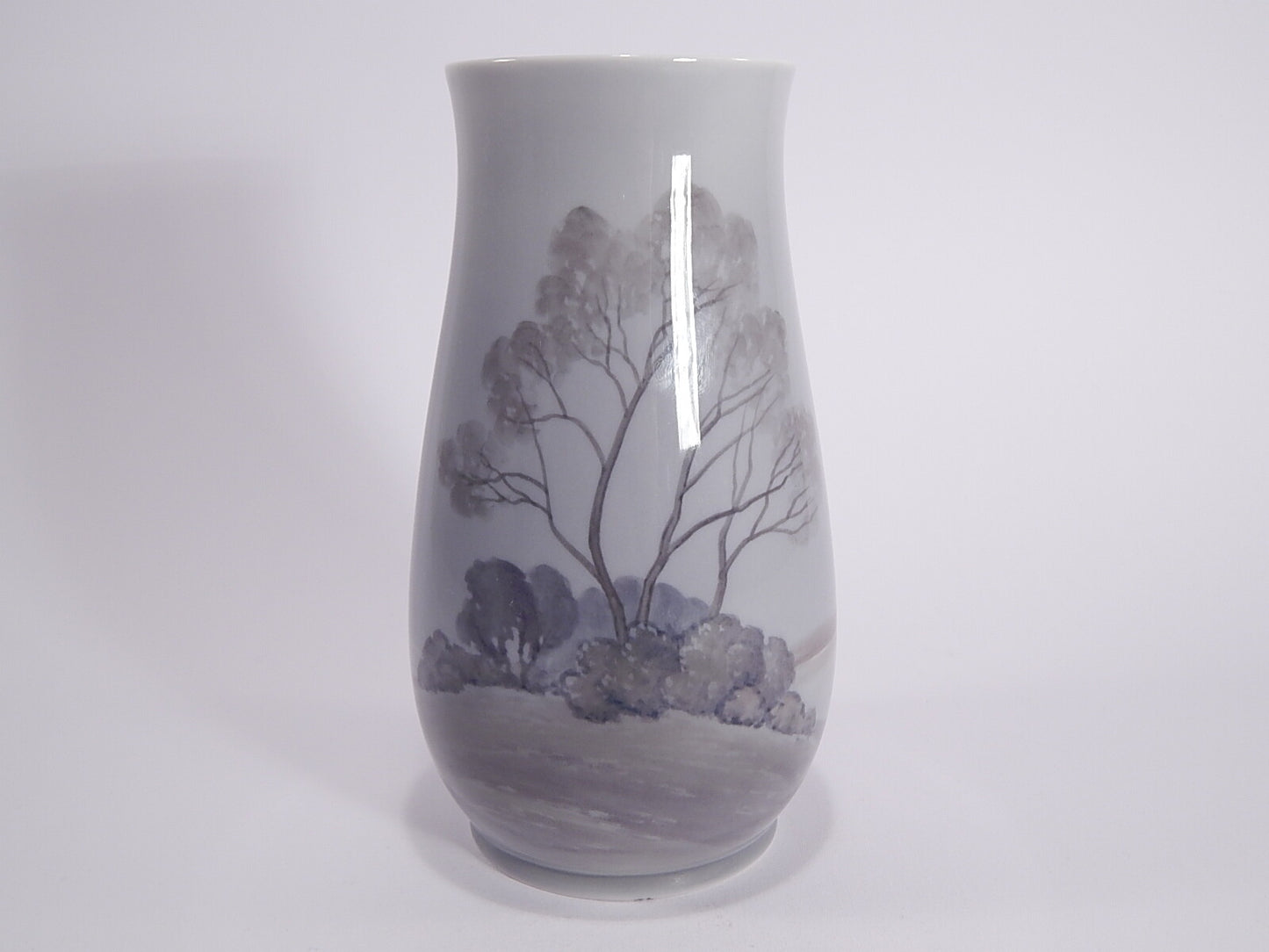 Bing&Grondahl Vaso in "Paesaggio" cod 8679/210 porcellana dipinta a mano, cm 17