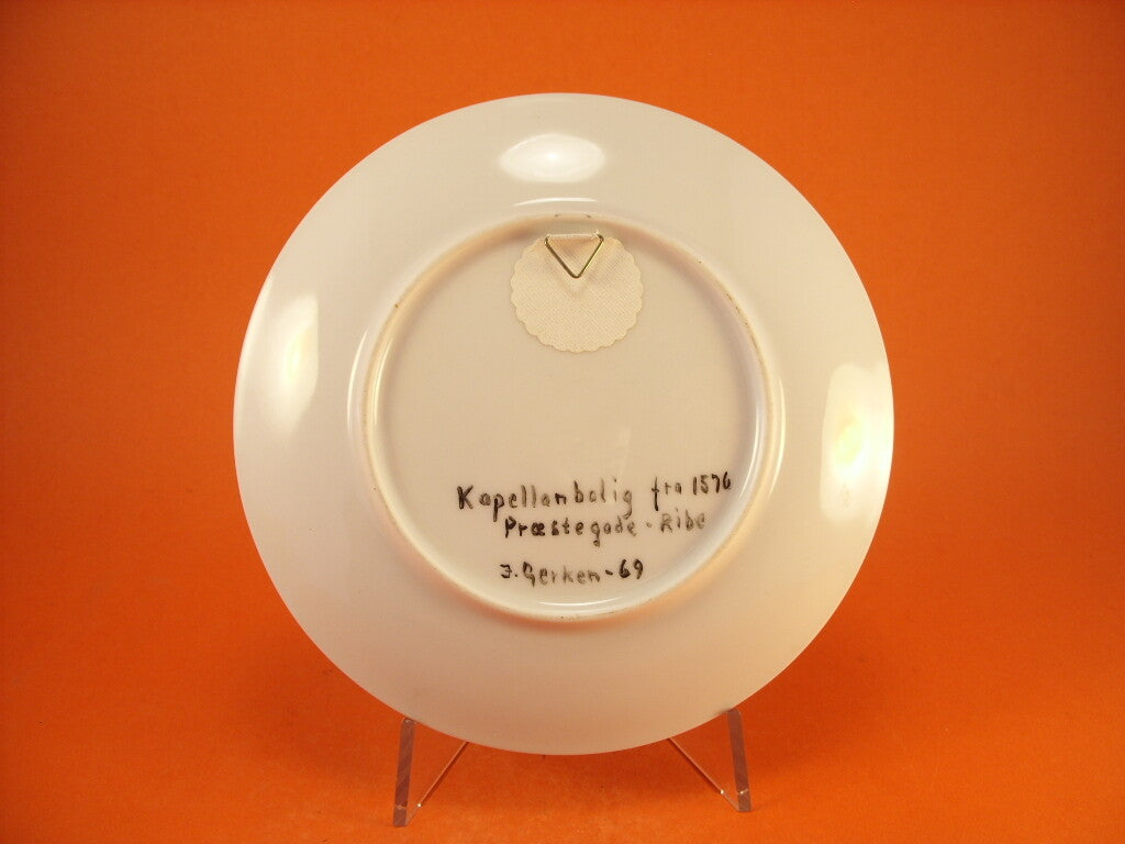 Piatto danese con edificio a graticcio di Ribe, porcellana da parete 17cm